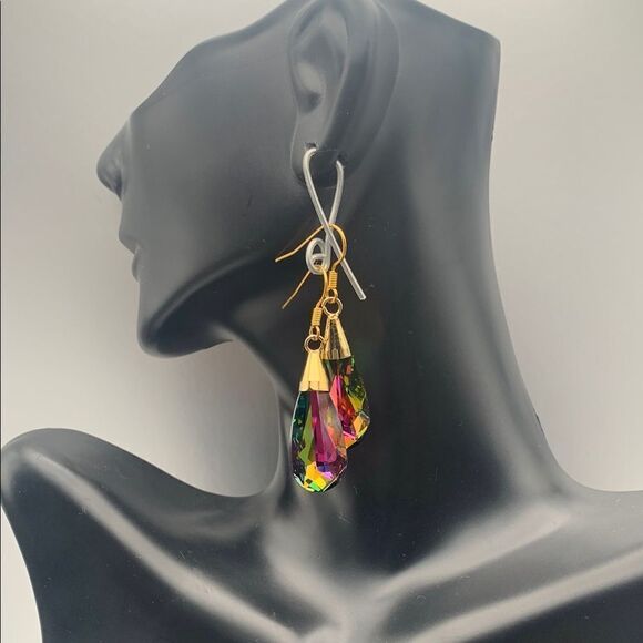 Vintage Iridescent Pink and Green Teardrop Crystal Earrings, in Gold, Unmarked - Picture 1 of 3